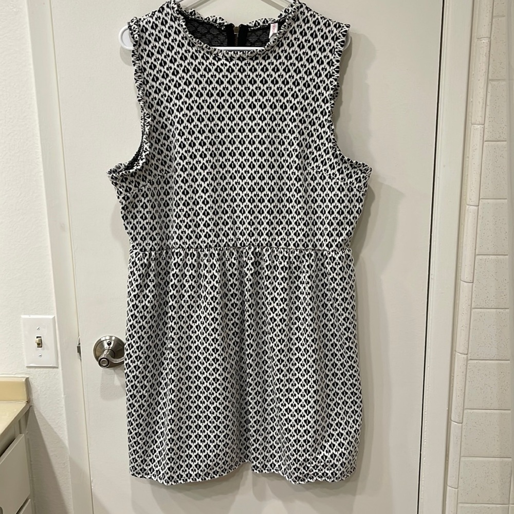 Xhilaration-Target- Dress- size XXL, zip back, sleeveless, never worn